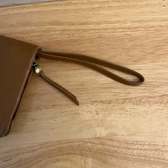 HOBO Evolve Wristlet in leather. - Picture 12 of 12